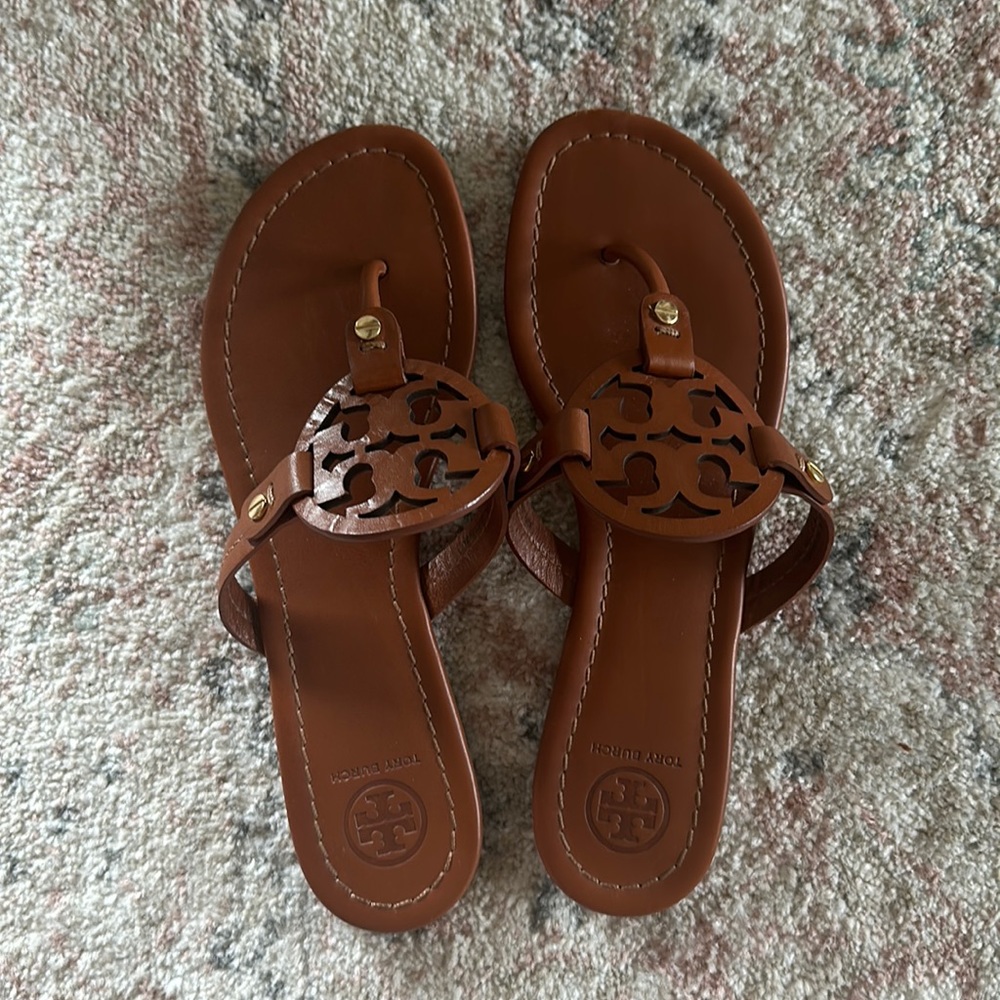 Tory Burch brown leather sandal great condition